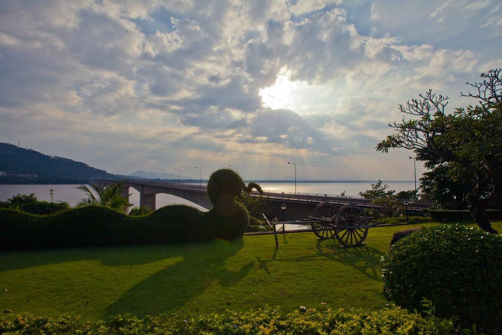 Champasak Grand Hotel Pakse Exterior photo