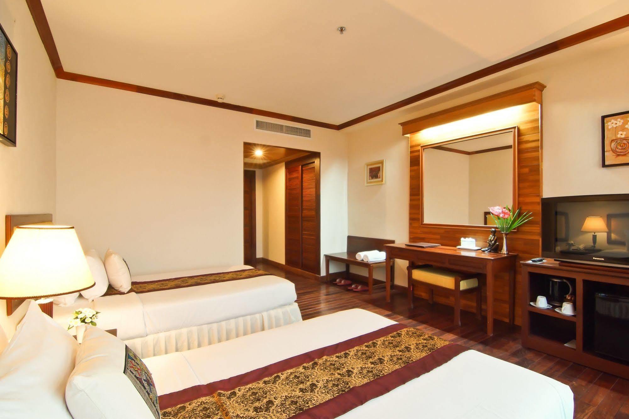 Champasak Grand Hotel Pakse Exterior photo