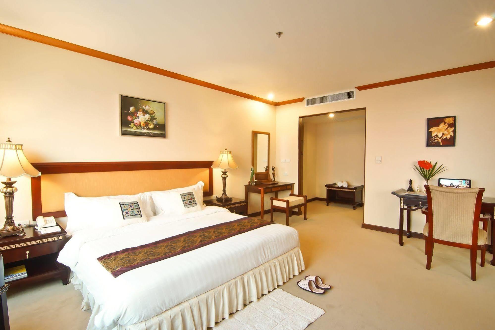 Champasak Grand Hotel Pakse Exterior photo