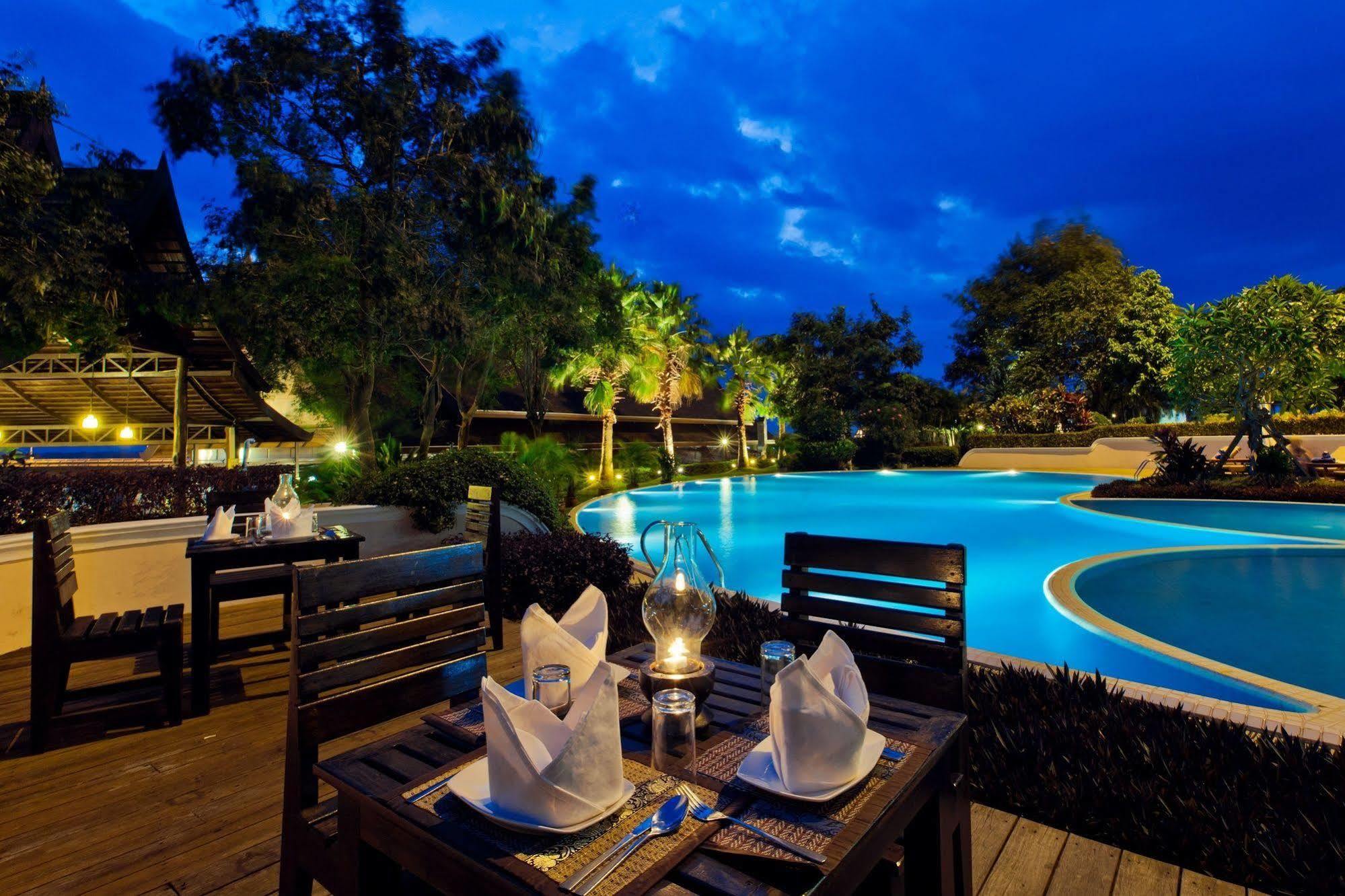 Champasak Grand Hotel Pakse Exterior photo