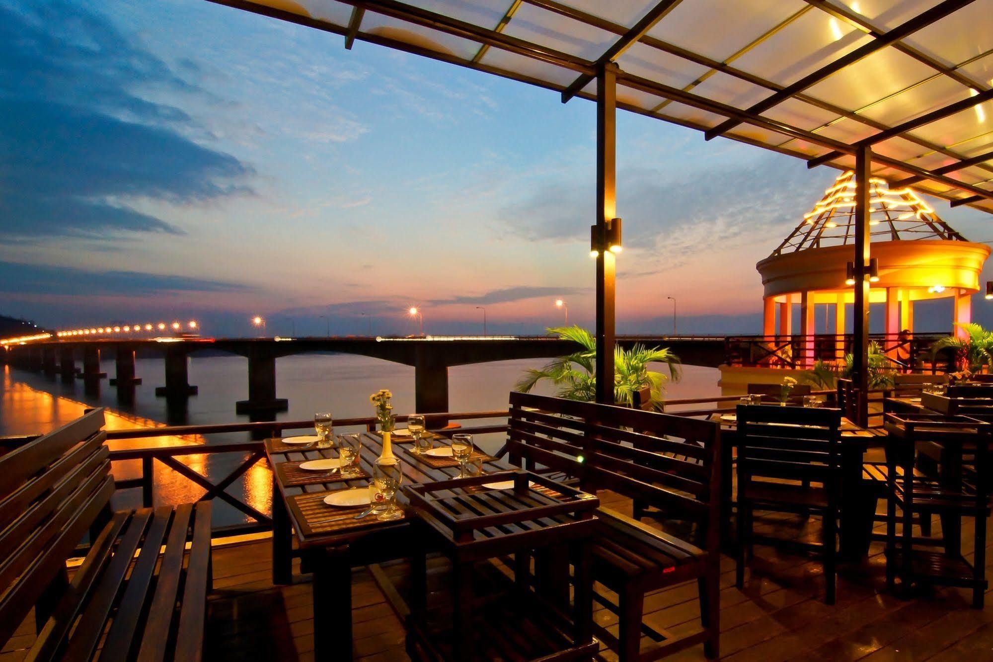 Champasak Grand Hotel Pakse Exterior photo
