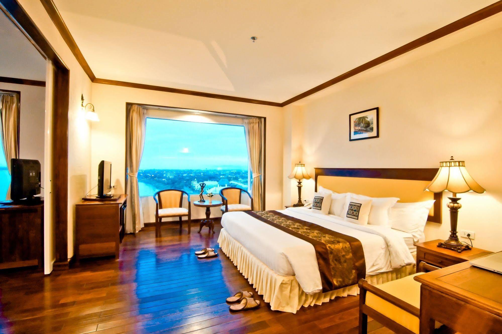 Champasak Grand Hotel Pakse Exterior photo